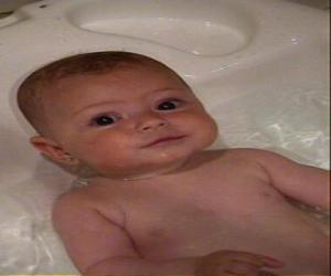 пазл Младенец в ванне